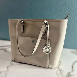 MK gently used Michael Kors soft Grey leather jet set snap snap pocket tote bag